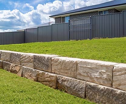 retaining_walls_and_paver