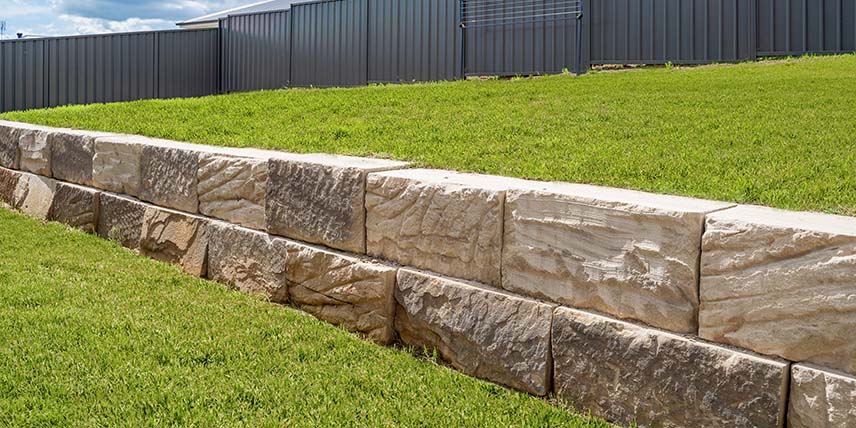 retaining_walls_and_paver